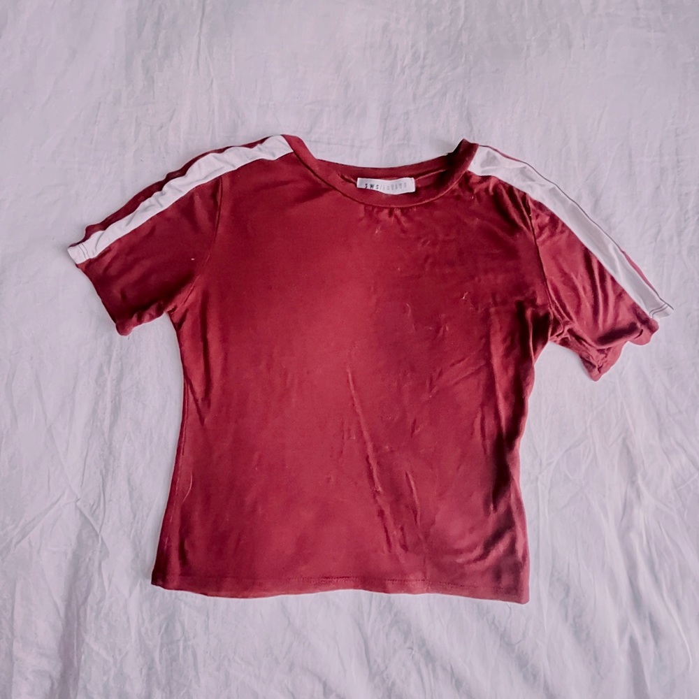MAROON COMFY FITTED CROPPED TEE